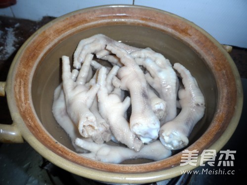 Peanut Pot Chicken Feet recipe