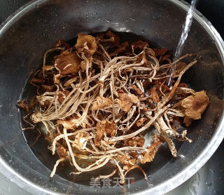 Spicy Tea Tree Mushroom Dry Pot recipe