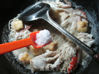 Boiled Crab with Oily Tofu and Enoki recipe