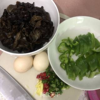 Scrambled Eggs with Fungus recipe