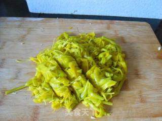 Garlic Pepper Mixed with Yellow Flowers recipe