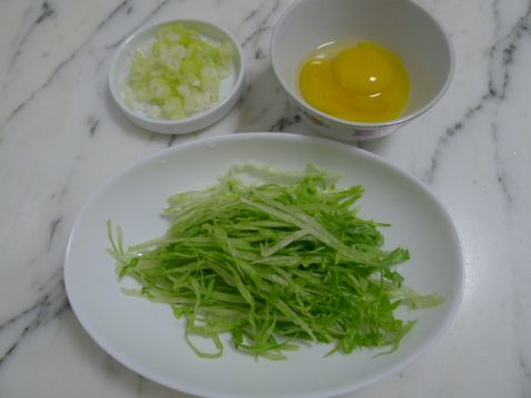 Fried Rice with Shredded Lettuce and Egg recipe