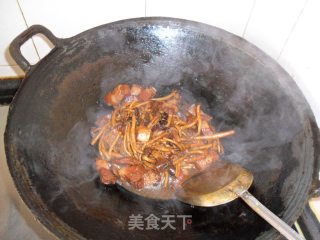 Braised Pork with Tea Tree Mushroom recipe