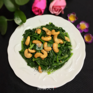 Spinach Mixed with Cashew Nuts recipe