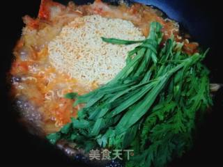 Kimchi Boiled Instant Noodles recipe