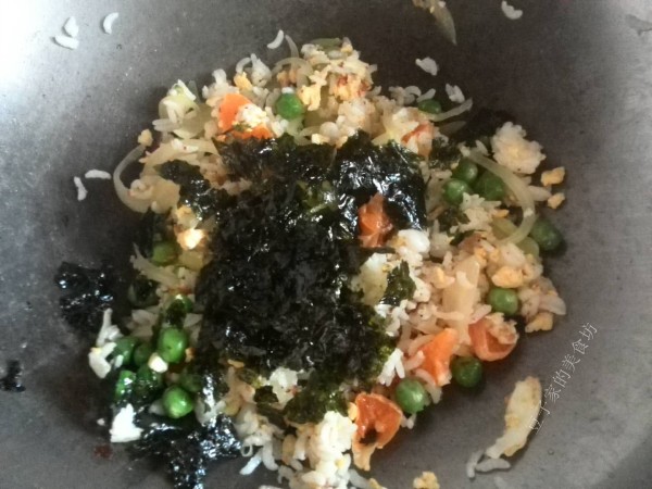 Assorted Fried Rice with Seaweed and Vegetables recipe