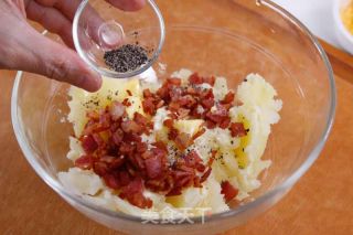 Fresh Taste-baked Potatoes with Eggs and Bacon recipe