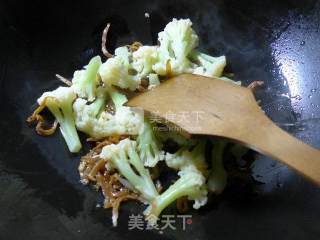 Stir-fried Cauliflower with Clove Fish recipe