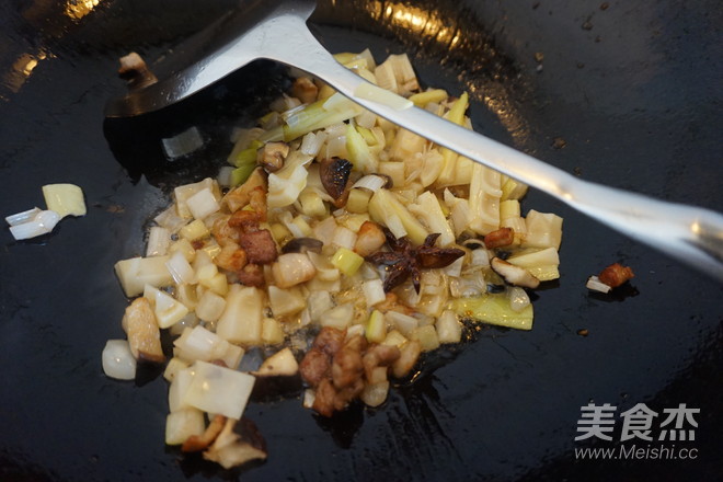 Qingming Spring Bamboo Shoots Roasted Sea Bass recipe