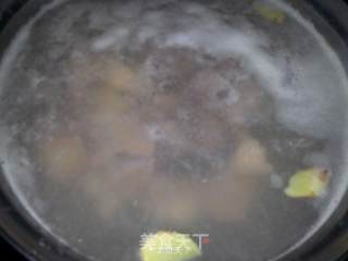 Black Fungus Lean Meat Soup recipe