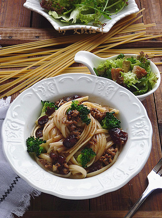 Spaghetti with Cranberry Bolognese