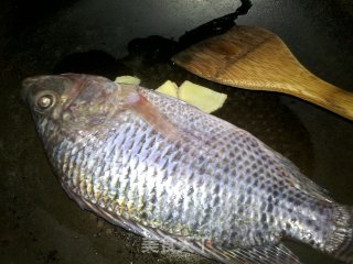 Braised Fish with Garlic Cloves recipe