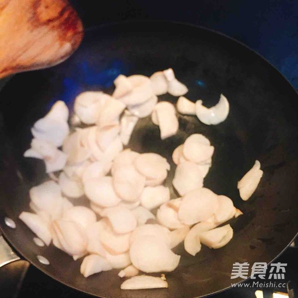 Stir-fried Sausage with Laba Garlic and Pleurotus Eryngii recipe