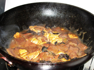 Braised Pork Blood with Sliced Meat and Fungus recipe