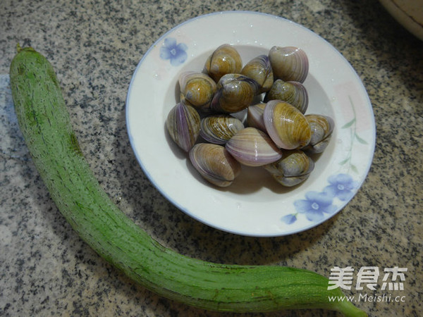 Loofah and Clam Soup recipe