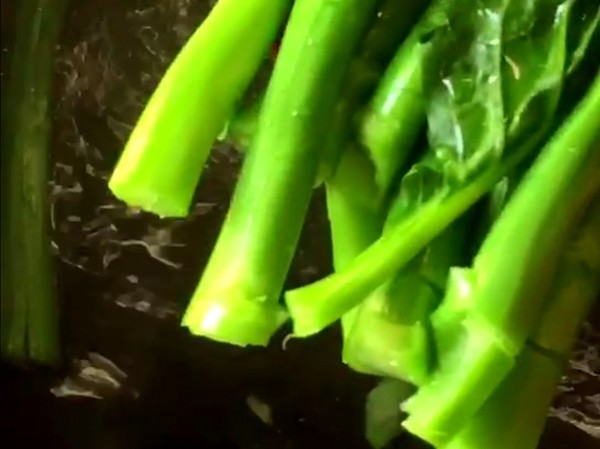 Stir-fried Kale with Shiitake Mushrooms recipe