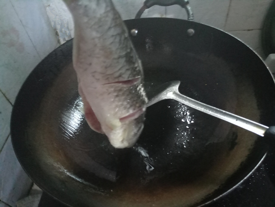 Roasted Crucian Carp with Sour Radish recipe