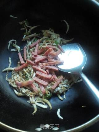 Cabbage Soy Pot Noodles recipe