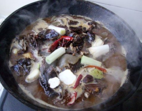 Sauce Plate Duck Hot Pot recipe