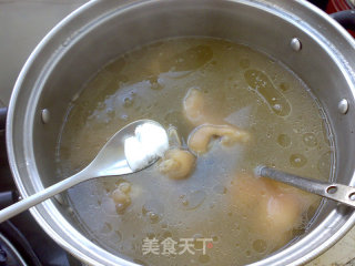 Mushroom and Soy Trotter Soup recipe