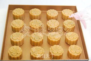 Cantonese Style Jujube Mud Pine Nut Mooncake recipe