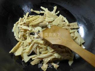 Braised Bamboo Shoots with Black Fungus and Small Oil Tofu recipe