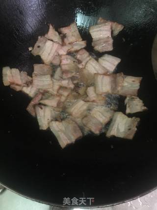 Stir-fried Pork Belly with Bean Skin and Fungus recipe