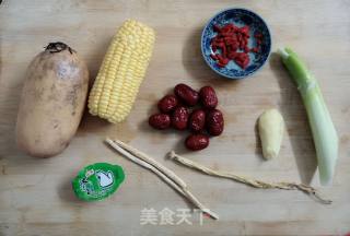 Lotus Root and Corn Pork Ribs Soup recipe