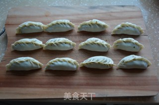Fried Dumplings Stuffed with Dandelion recipe