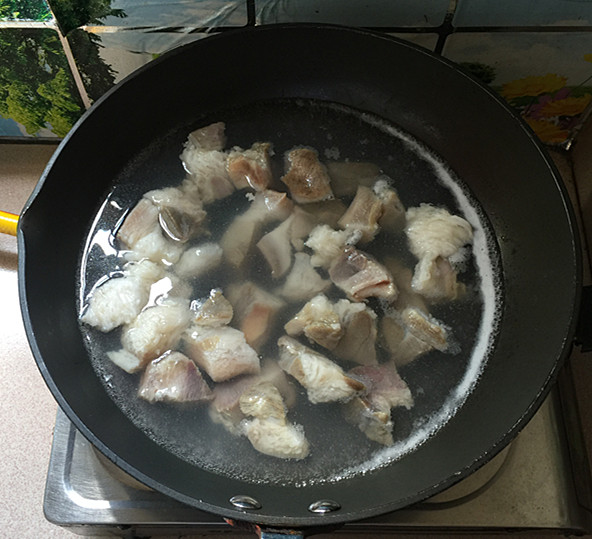 Braised Pork Trotter with Radish recipe