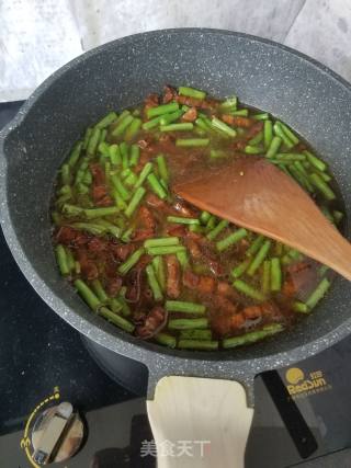 Braised Noodles with Long Beans recipe