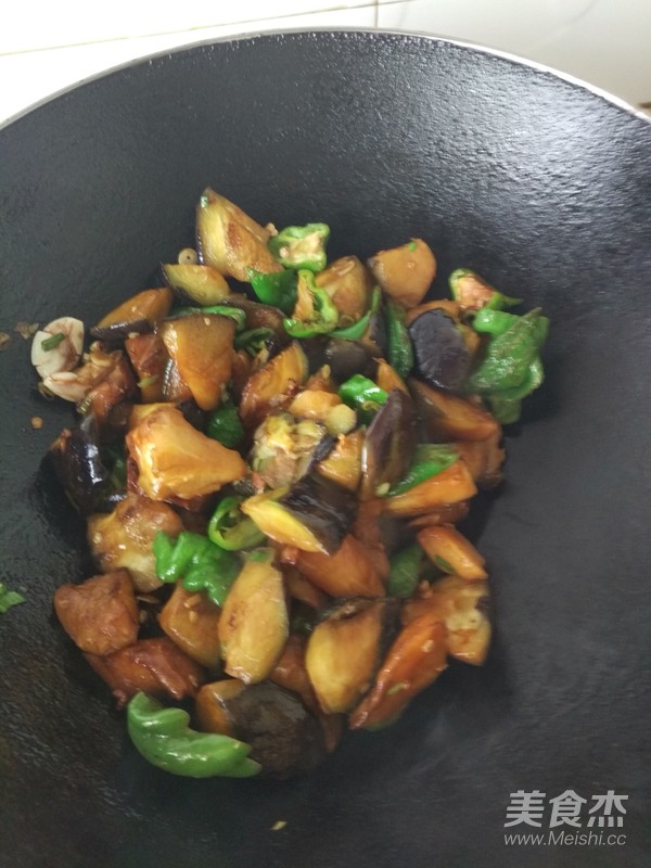 Roasted Eggplant with Potatoes and Green Peppers recipe