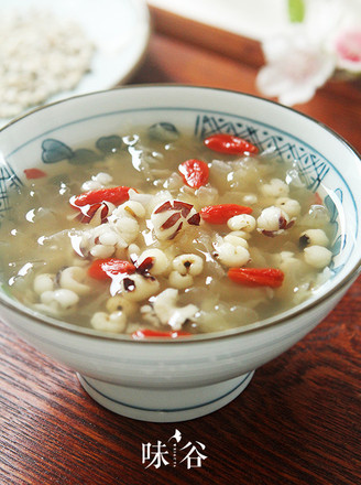 Gorgon, Barley, White Fungus Soup recipe