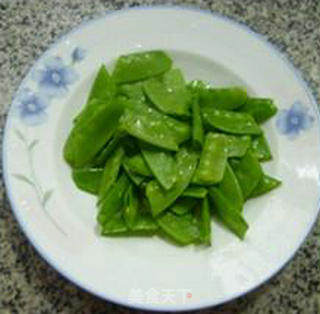 Stir-fried Snow Peas with Fragrant Dried Shrimp Balls recipe