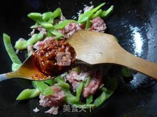 Stir-fried Beef Slices with Hot Pepper recipe