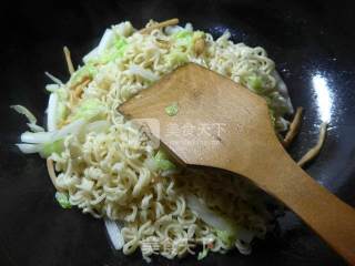 Stir-fried Corrugated Noodles recipe