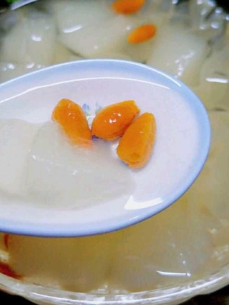 Lycium Barbarum and Pear Soup