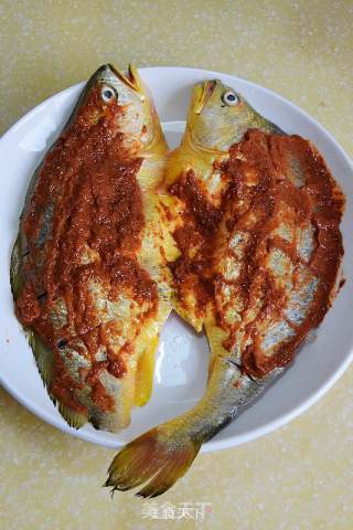 Fresh on Top of Fresh—steamed Large Yellow Croaker with Prawn Paste recipe