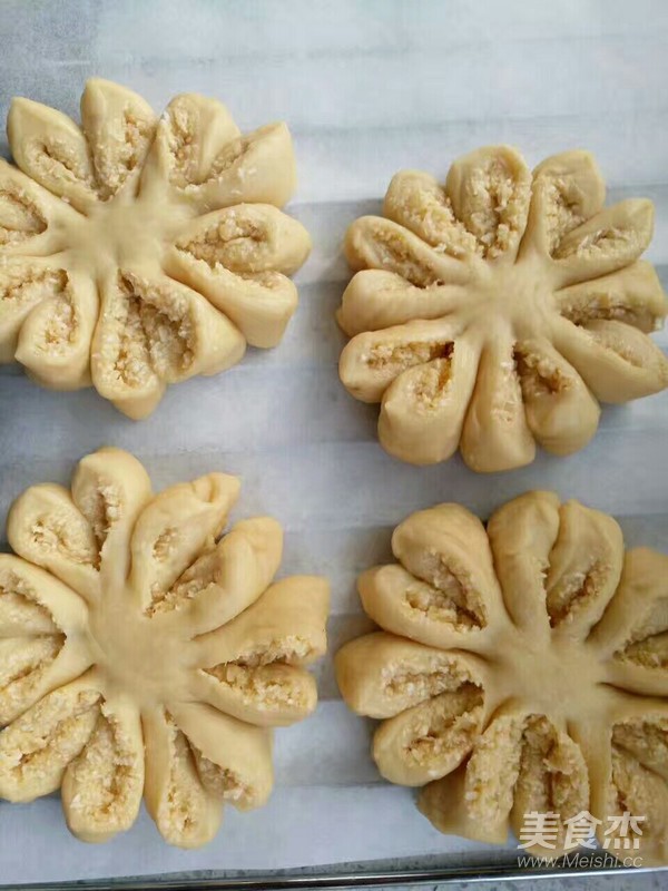 Coconut Chrysanthemum Bread recipe