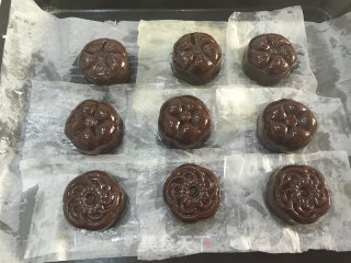 Chocolate Cantonese-style Moon Cakes (with Mung Bean Paste) recipe