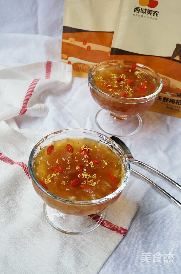 Peach Gum, Wolfberry and White Fungus Sweet Soup recipe