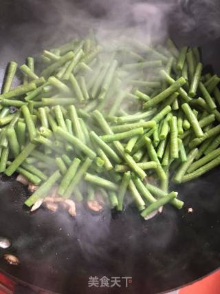 Stir-fried Long Beans with Shredded Pork recipe