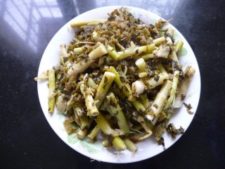 Fried Small Spring Bamboo Shoots with Pickled Vegetables recipe