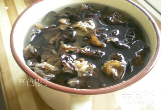 Dendrobium Black Fungus Chicken Soup recipe