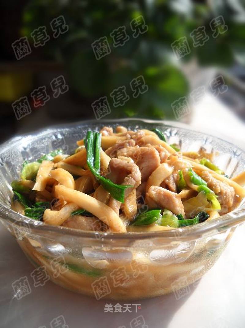 Pleurotus Eryngii with Garlic Sprouts recipe