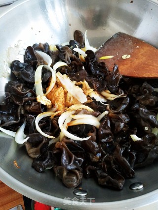 Fried Fungus with Eggs recipe
