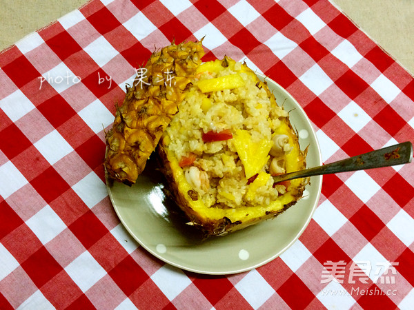 Baked Seafood Rice with Pineapple recipe