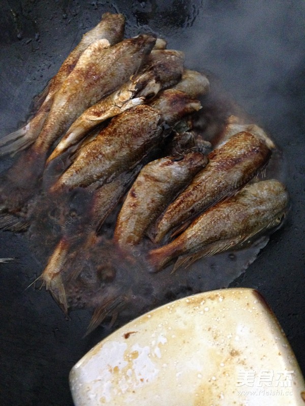 Braised Tofu with Small Yellow Croaker recipe