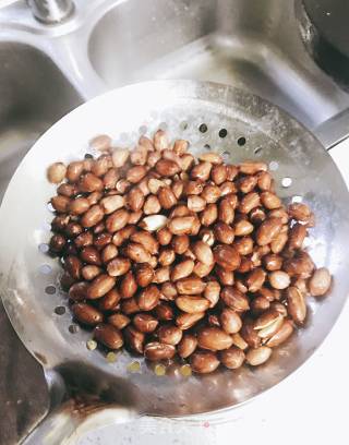 Peanuts Mixed with Parsley recipe