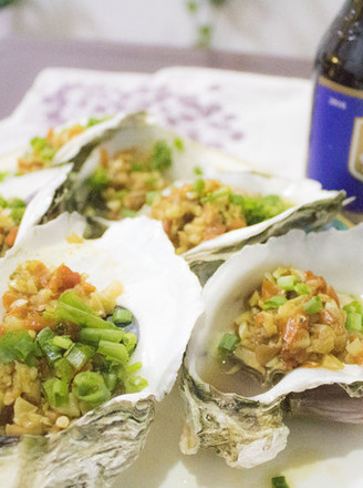 Steamed Oysters with Garlic and Chopped Pepper recipe